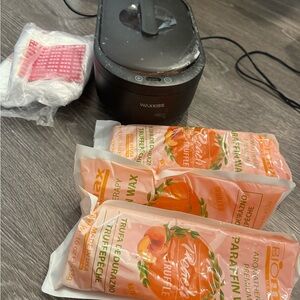 Waxkiss Paraffin Wax Warmer with Peach Wax